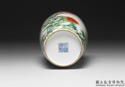 图片[3]-Mei-p’ing vase in yang-ts’ai enamels with imperial poem and chrysanthemum décor 1743 (Ch’ien-lung reign)-China Archive